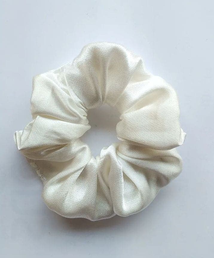 DTR White scrunchy