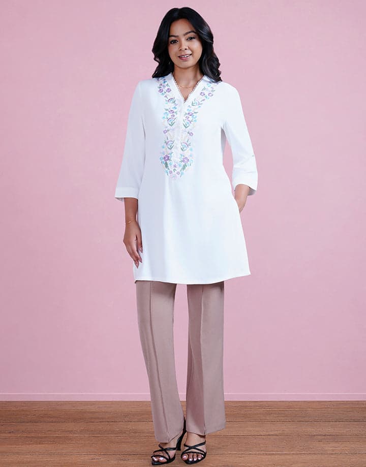 3/4 Sleeve V-Neck Embroidery Kurta